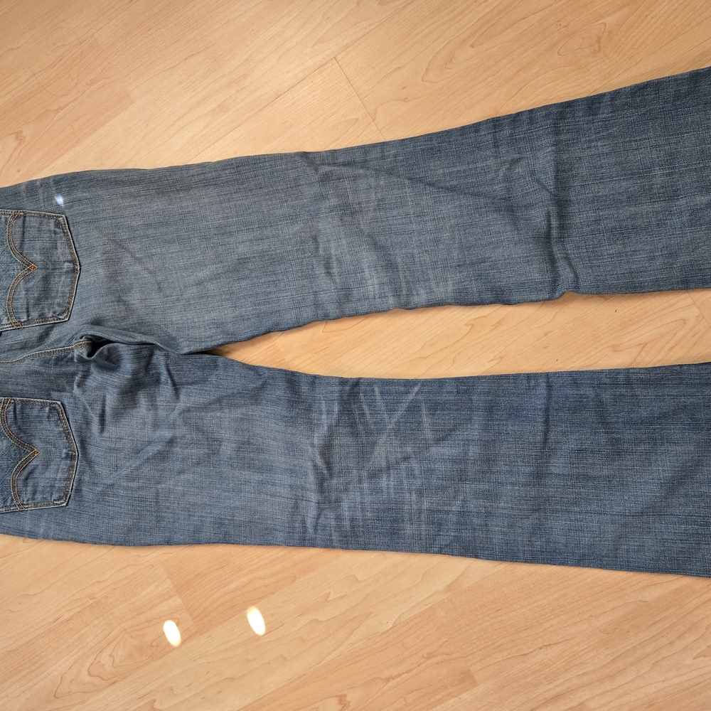 Women's Levis "572" Low Waist Boot Cut Jeans - Picture 6 of 6